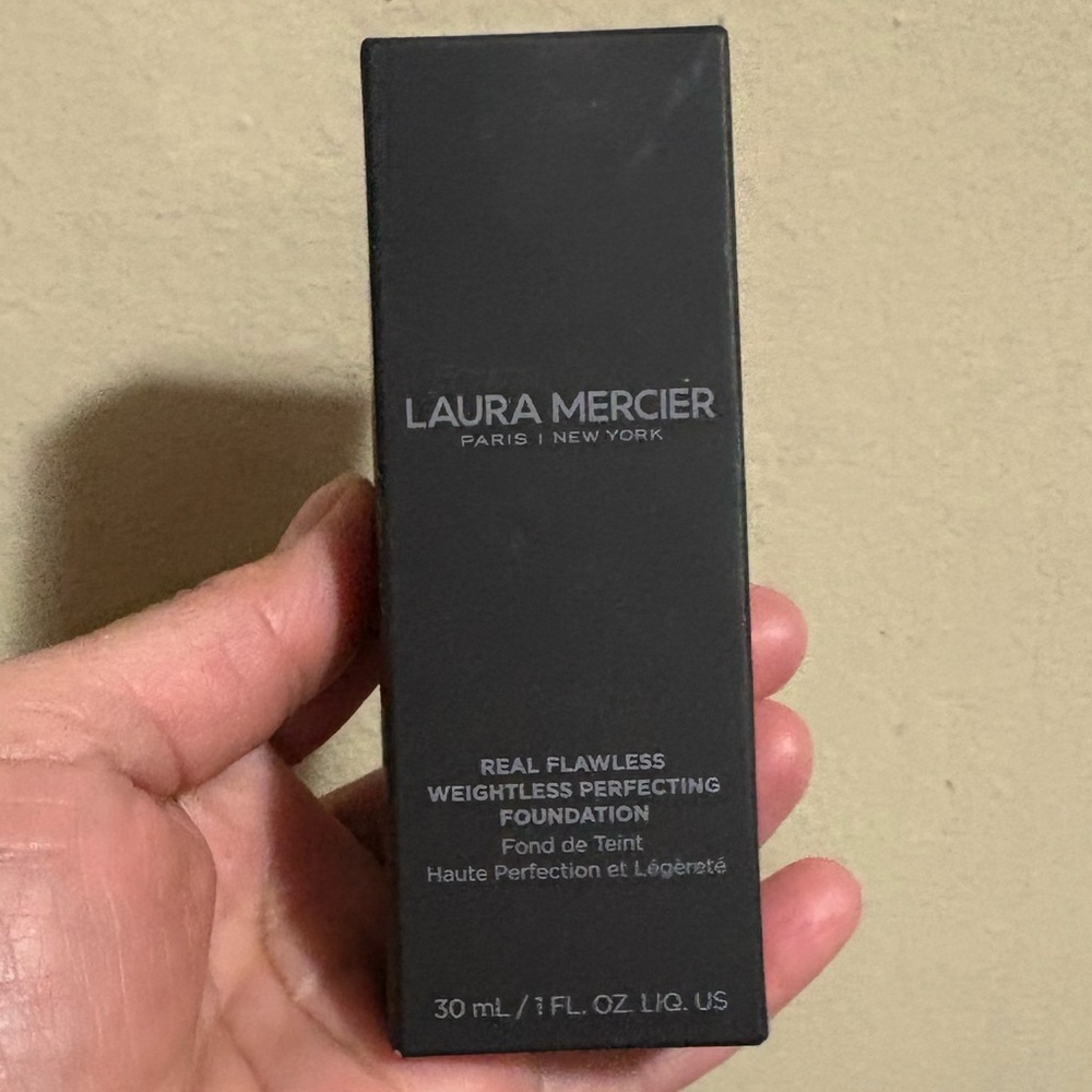 Laura Mercier Real Flawless Weightless Perfecting Foundation ON1 • SILK New.